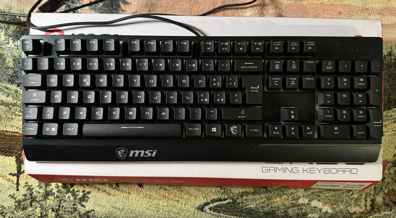 Игровая клавиатура MSI GK30 новая, IT раскладка.