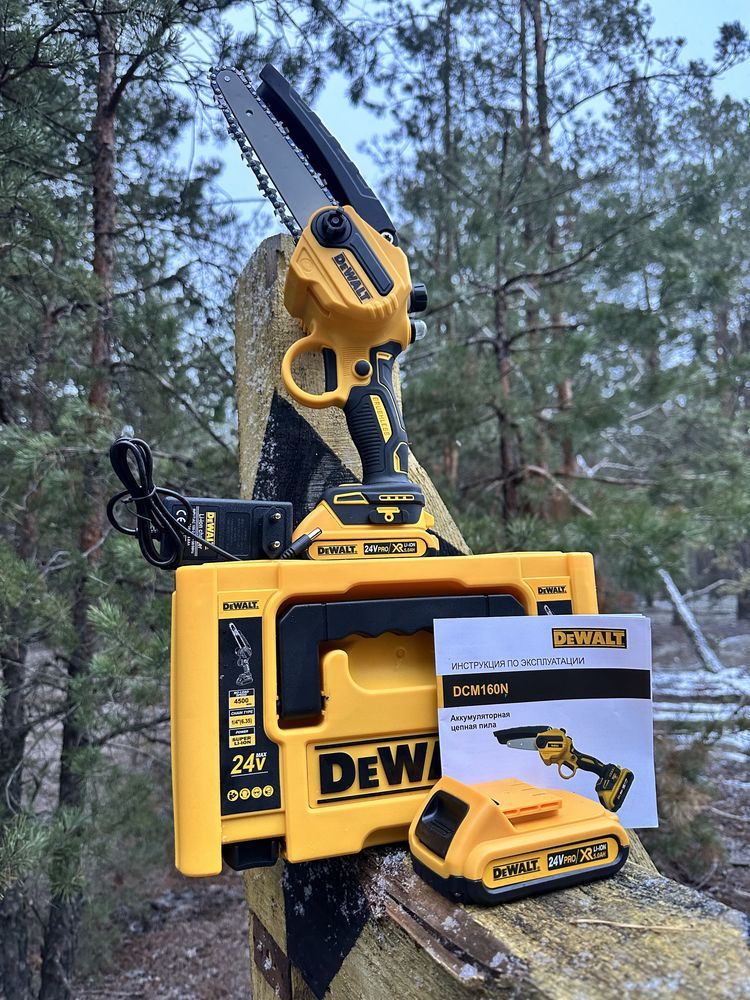 Новая ручная пила DeWalt с аккумуляторами 24V/5Ah