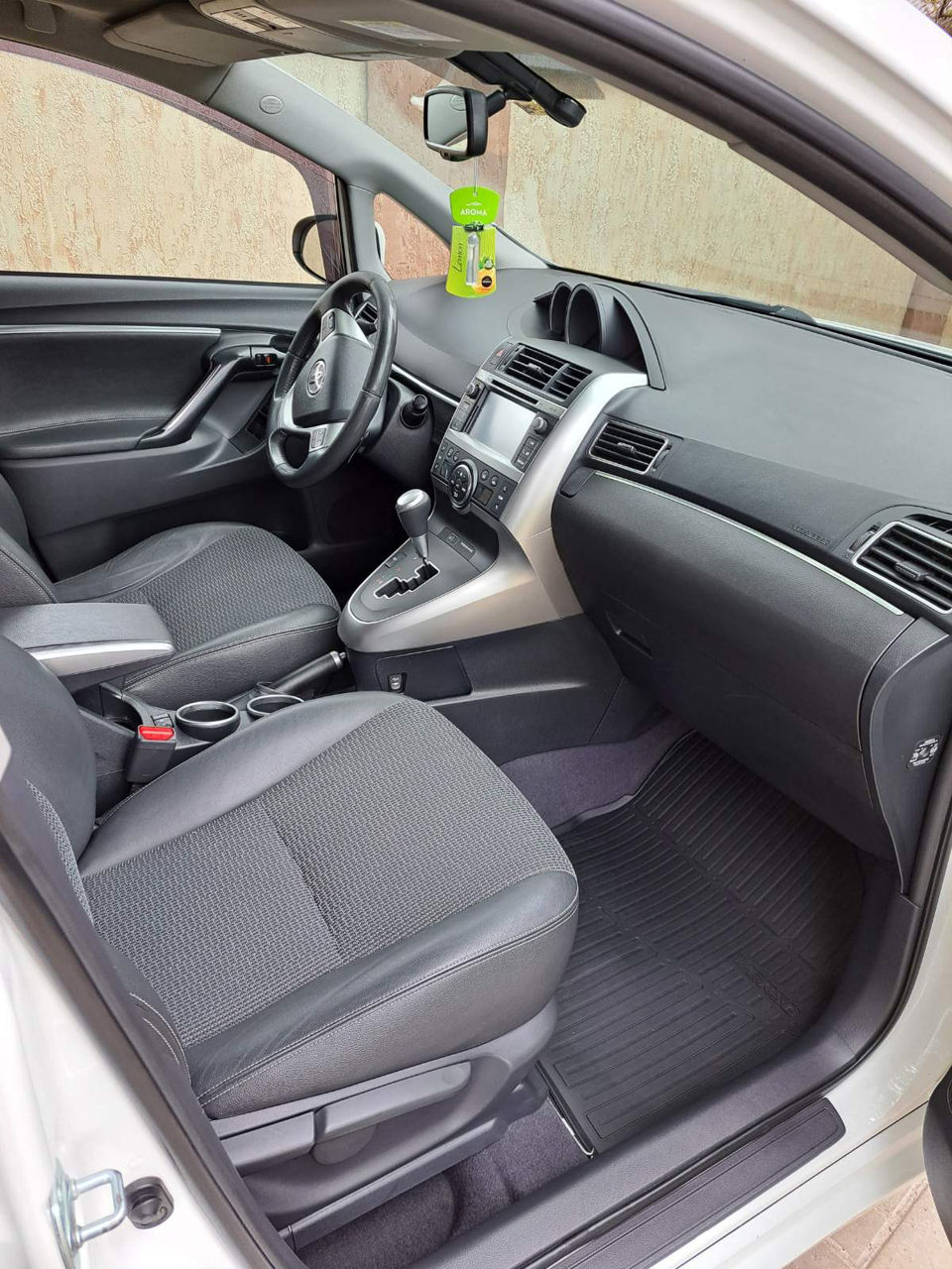 Toyota Verso foto 4