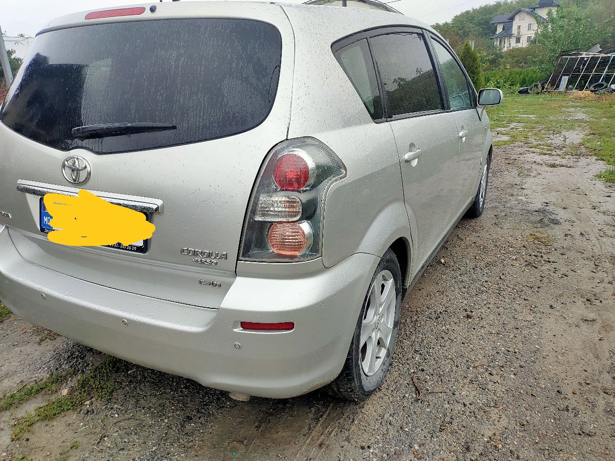 Toyota corola verso 2.2 2006 фото 1