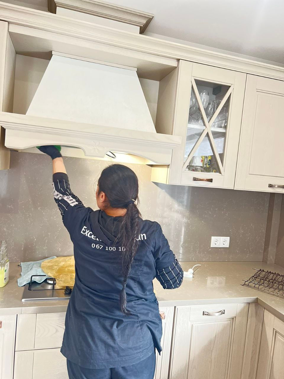 Servicii profesionale de curatenie dupa constructor/reparatie! Avem tehnica si solutii speciale! foto 15