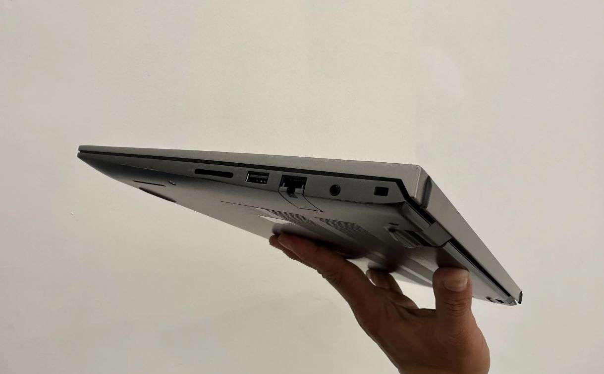 15.6"FHD/i7 4.8 Ghz/RAM 16 GB/SSD 500 Gb/GeForce MX450 4 GB/Windows 11 Pro foto 3