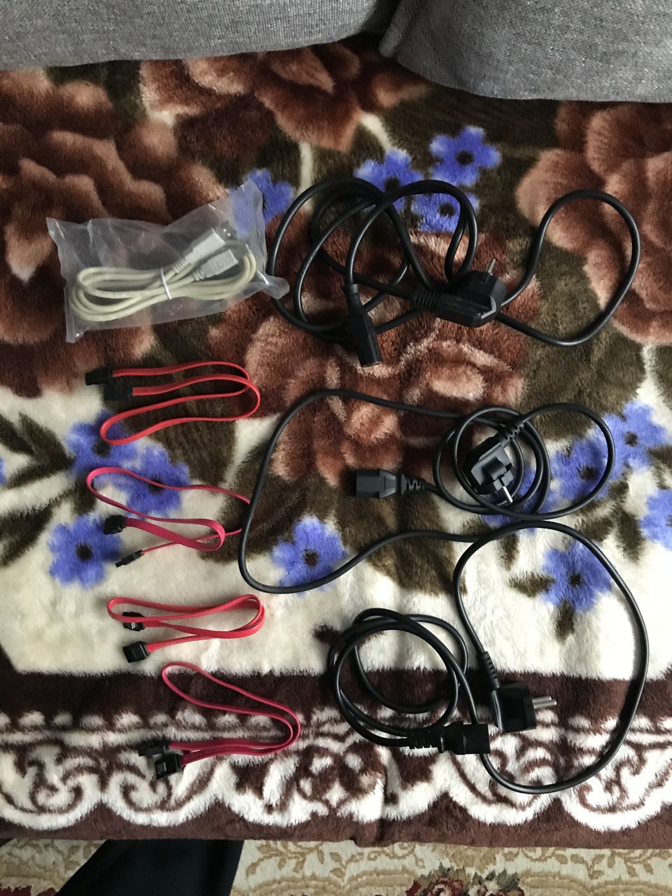 Cabluri sata ,usb A ,cablu pentru bloc de alimentare