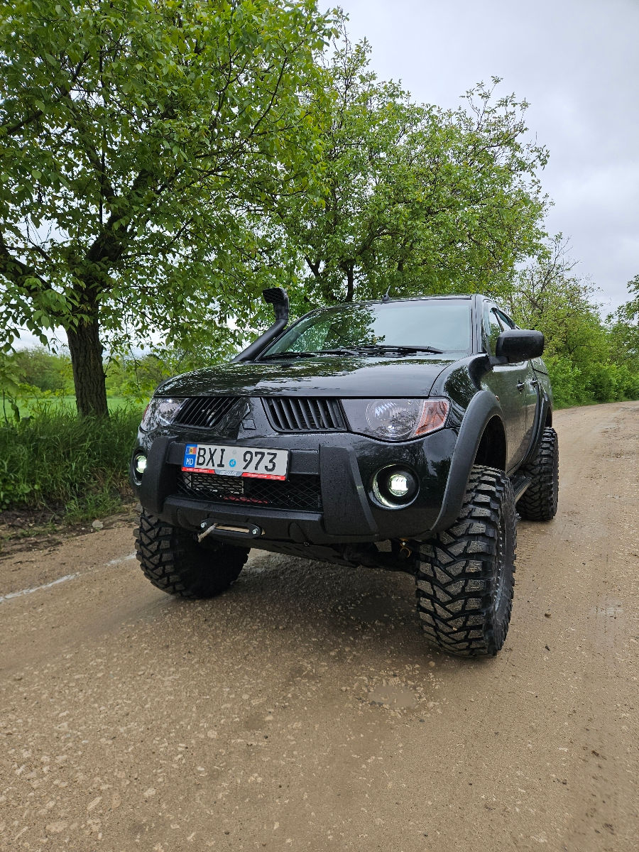 Mitsubishi L200 foto 0