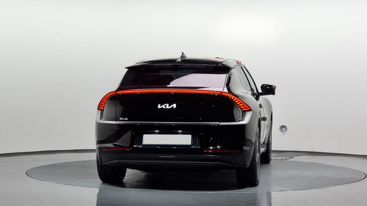 KIA EV6 фото 1