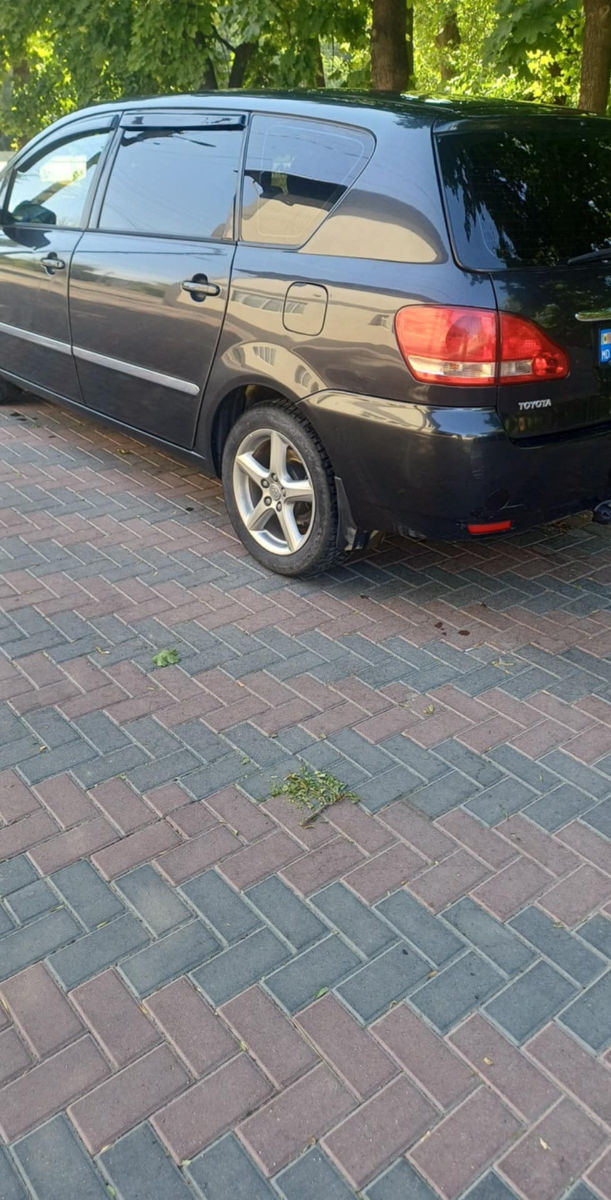 Toyota Avensis Verso foto 3
