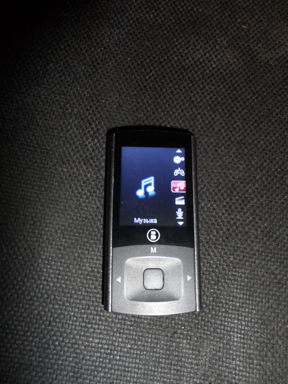 продам плеер mp4 на 4 гига есть Слот под флешку полностью рабочий плюс ...