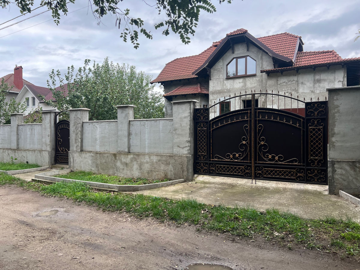 Casa in zona rezidentiala de Lux a orasului Floresti! foto 2