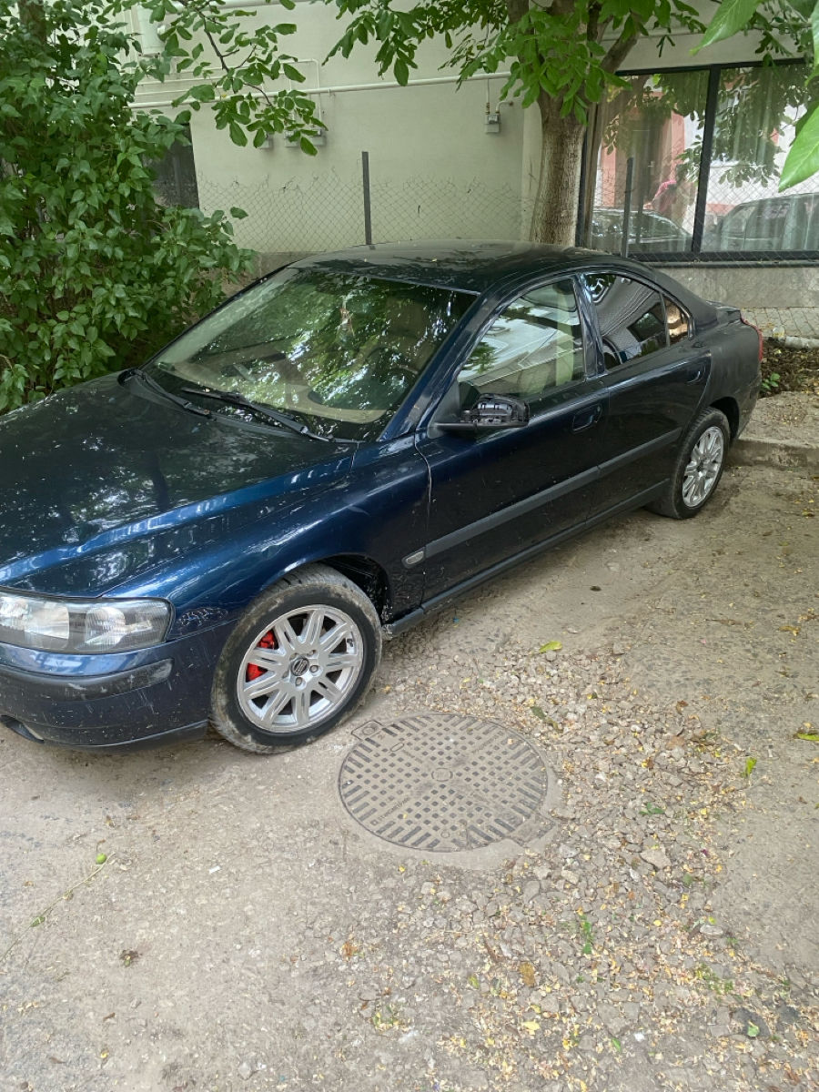Volvo S60 фото 1