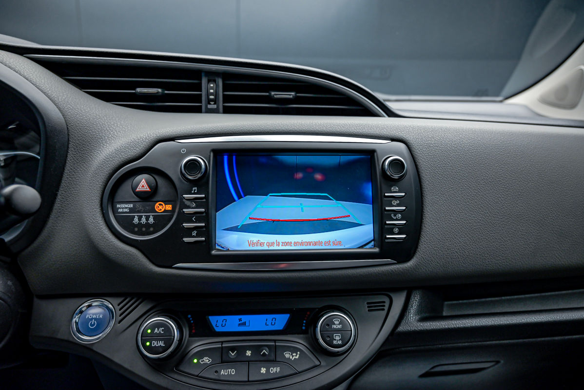 Toyota Yaris фото 16