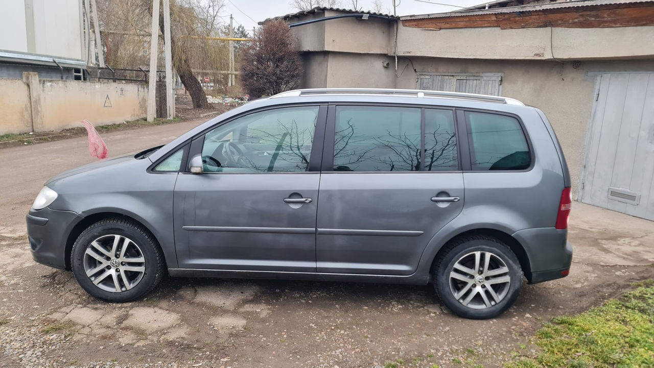 Volkswagen Touran foto 3