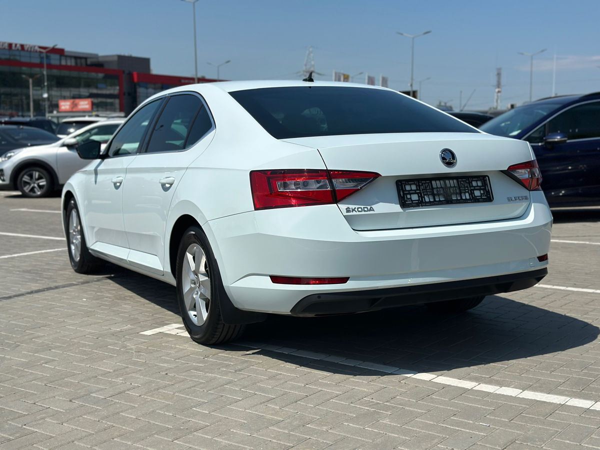 Skoda Superb foto 3