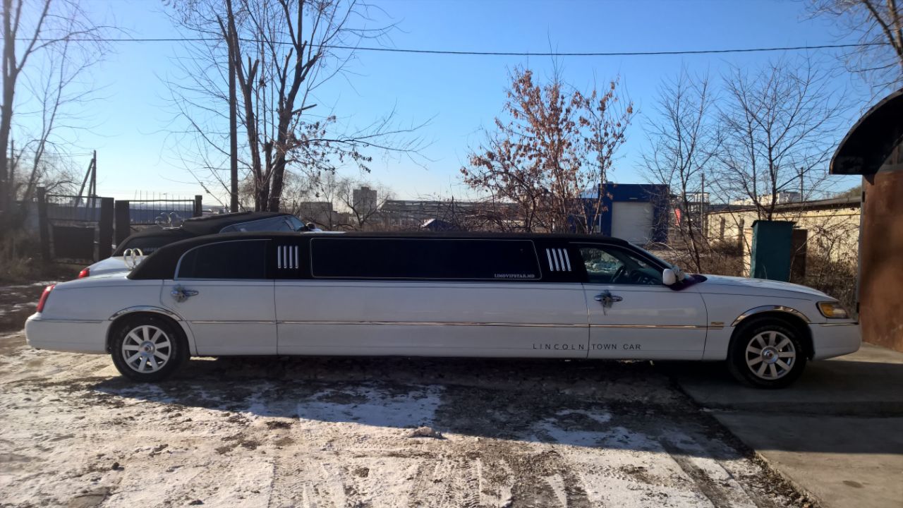 Lincoln Town Car фото 2
