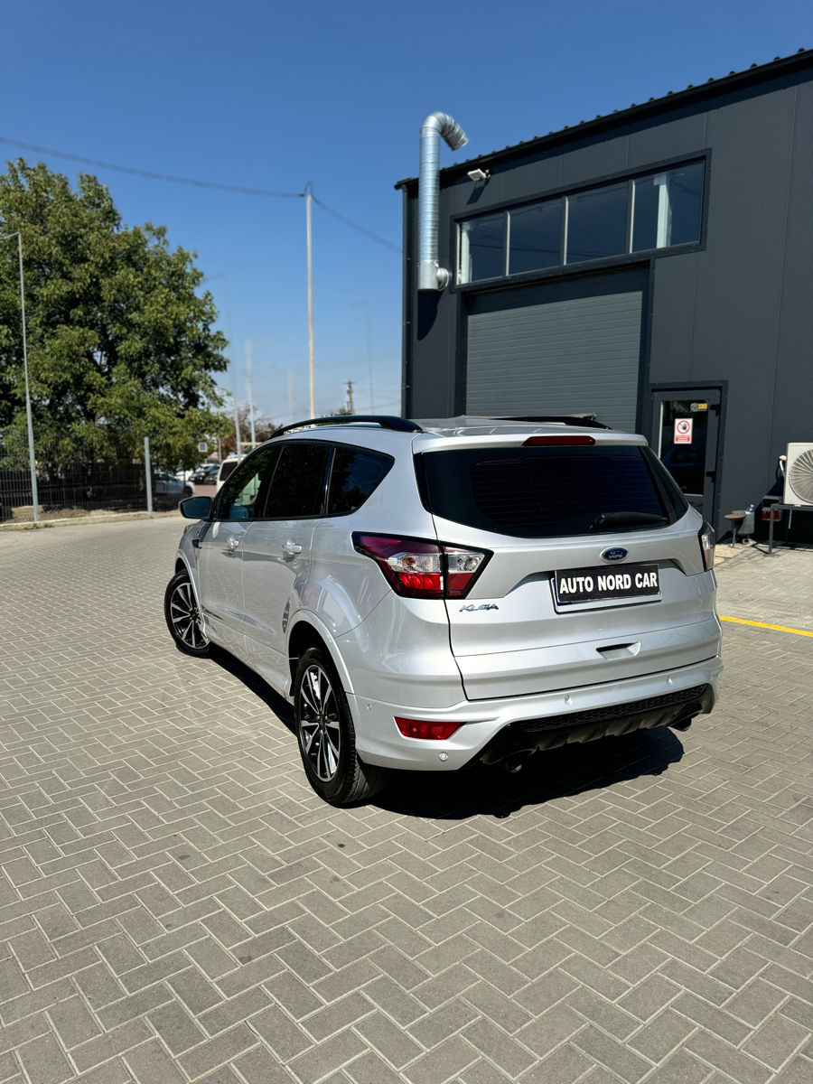 Ford Kuga foto 2