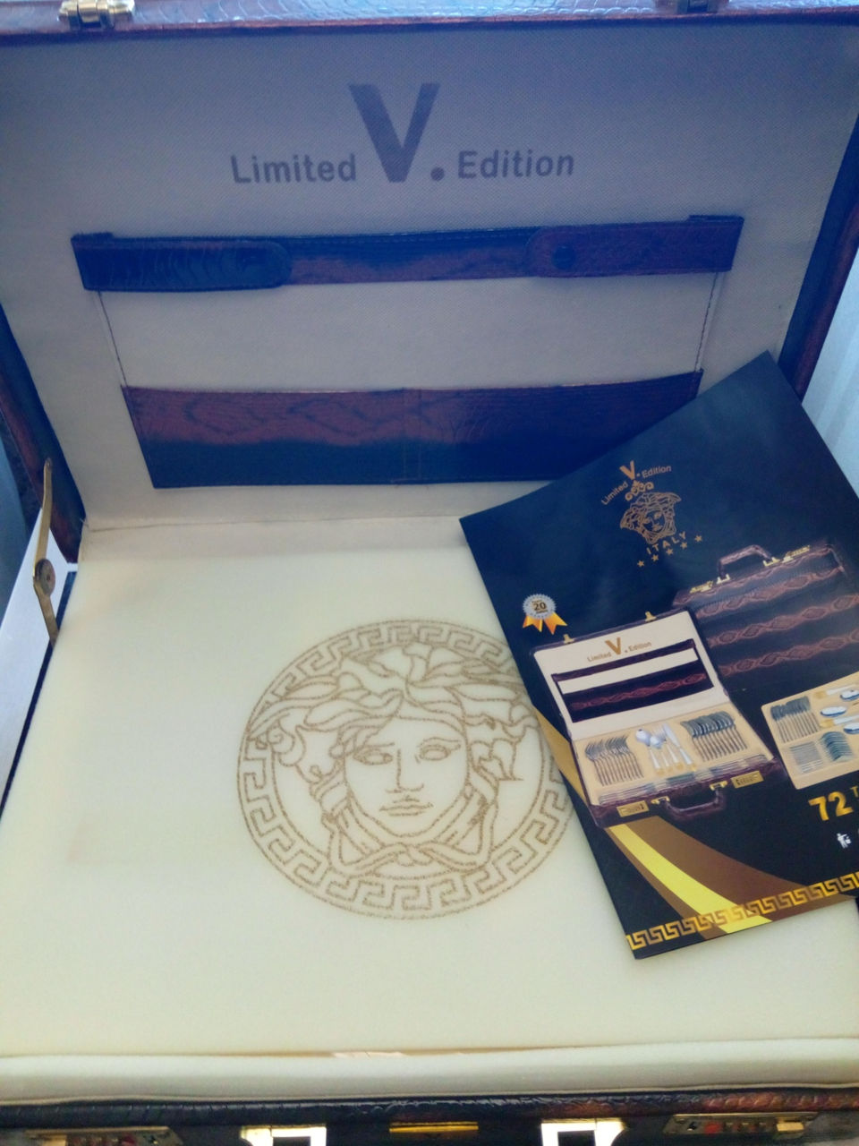 Versace - новый столовый набор, покрытый золотом foto 4