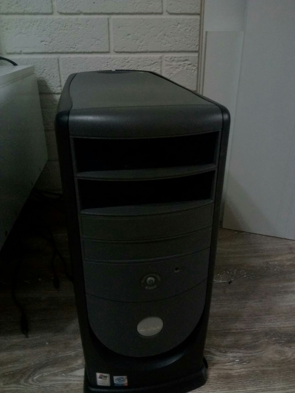 Dell Dimension 8300 MT P4 2,8 ГГц 1 ГБ 120 ГБ
