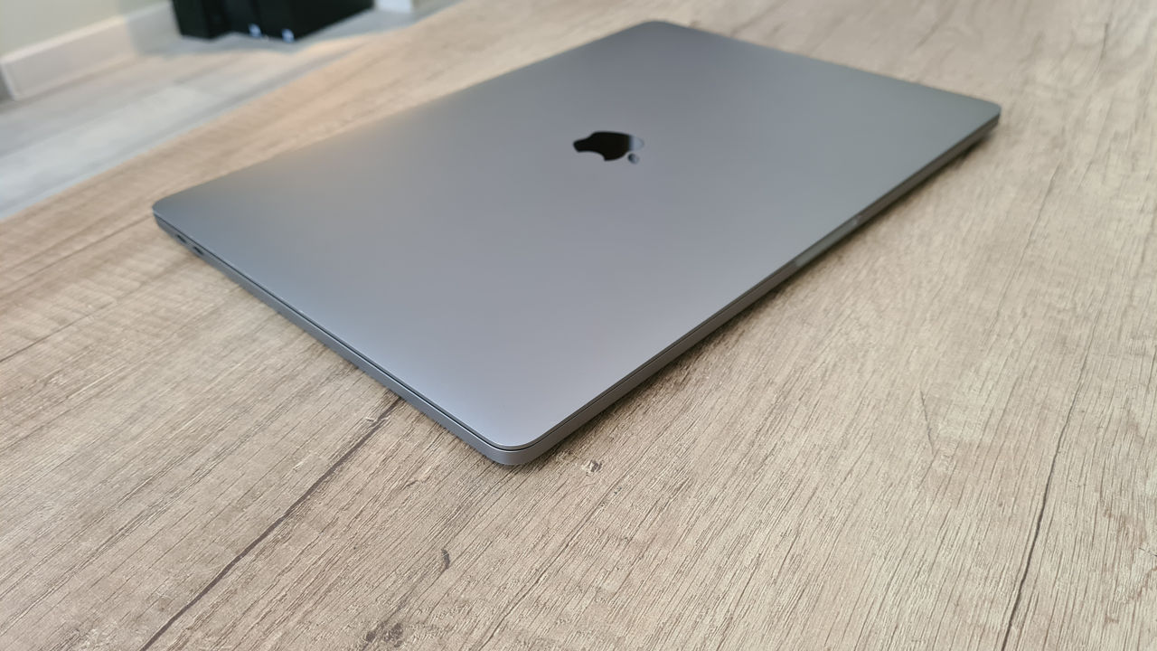 Macbook Pro 15 2019 (i9 16x 5.00Ghz, 16Gb, 512Gb, Radeon PRO Vega 4Gb) foto 4