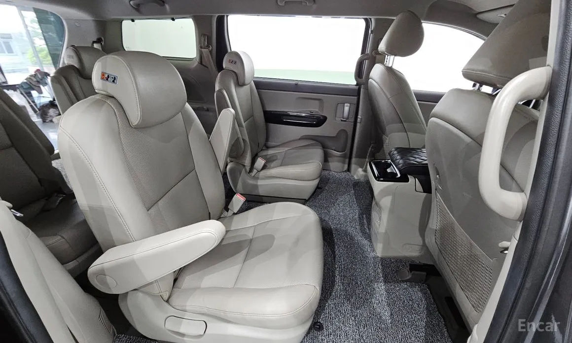 KIA Carnival foto 7