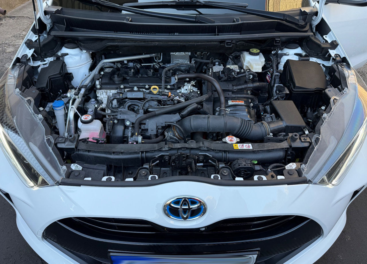 Toyota Yaris фото 11