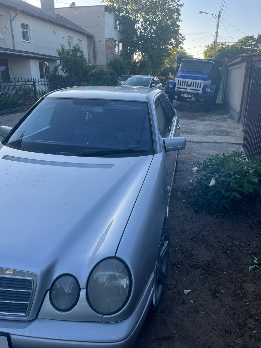 Mercedes E-Class фото 2