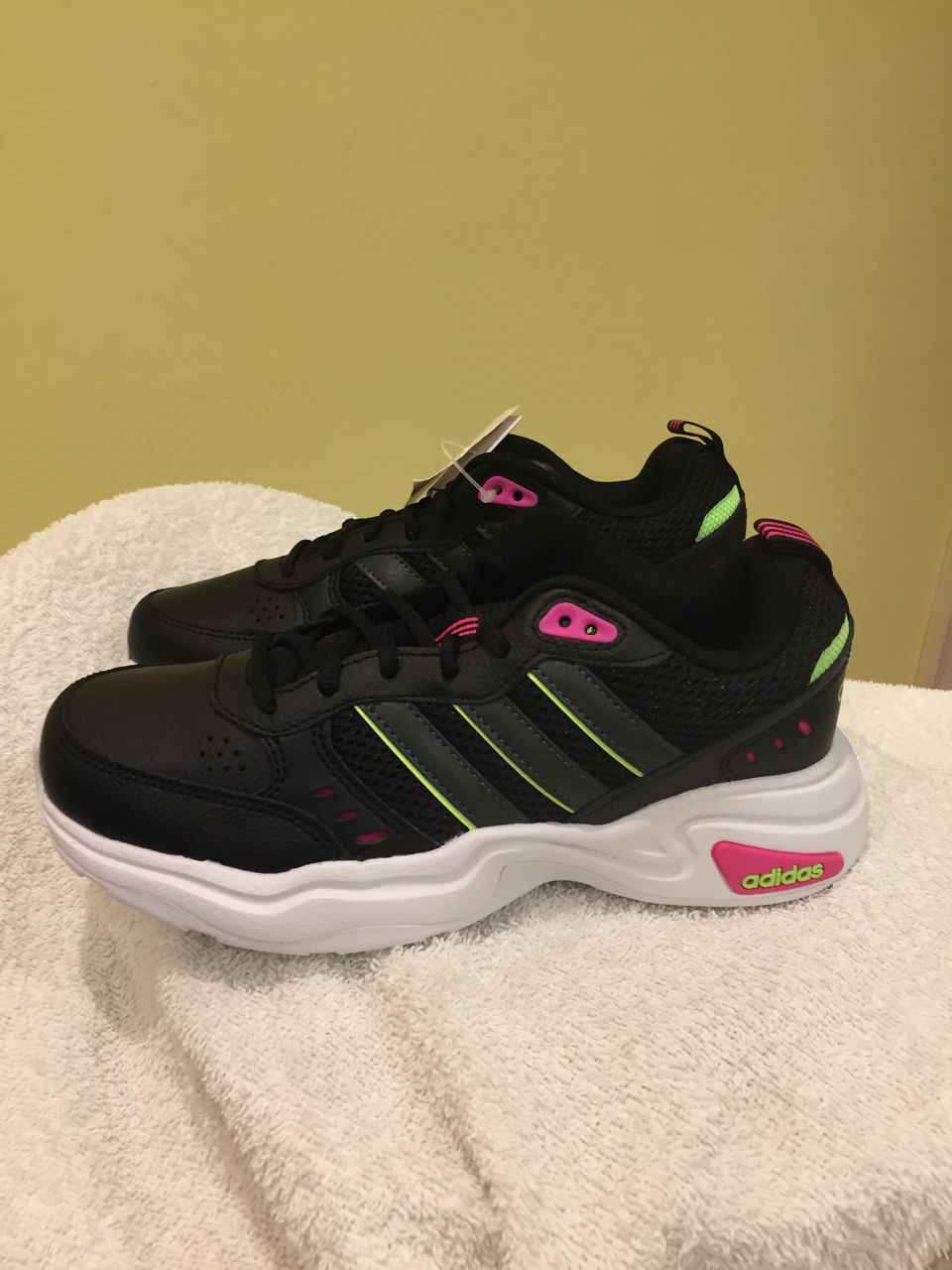 Новые оригинальные кроссовки adidas из натуральной кожи, 39 размер