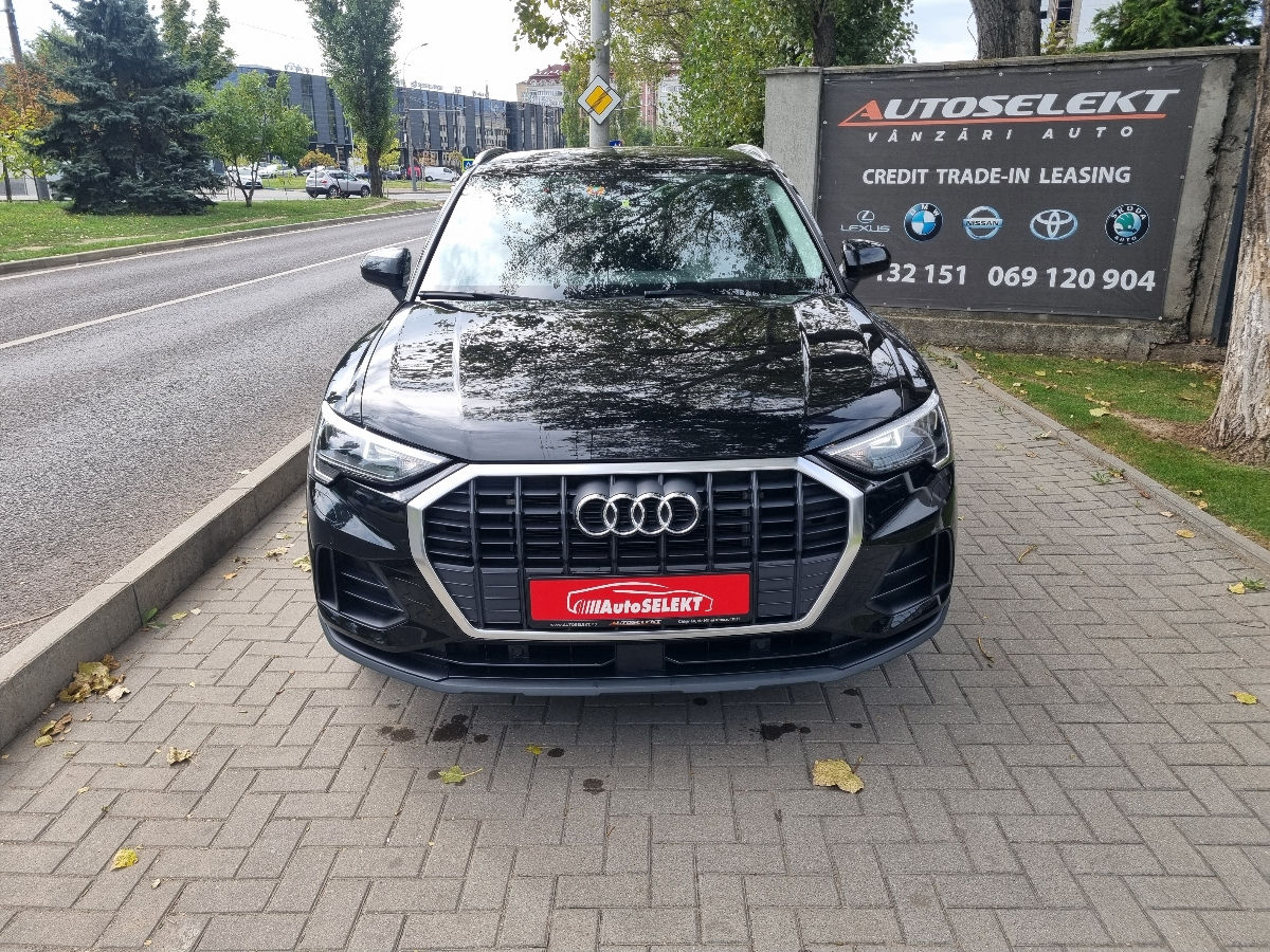 Audi Q3 2022 photo 2