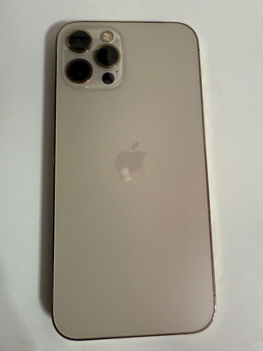 Iphone 12 Pro  Gold foto 1