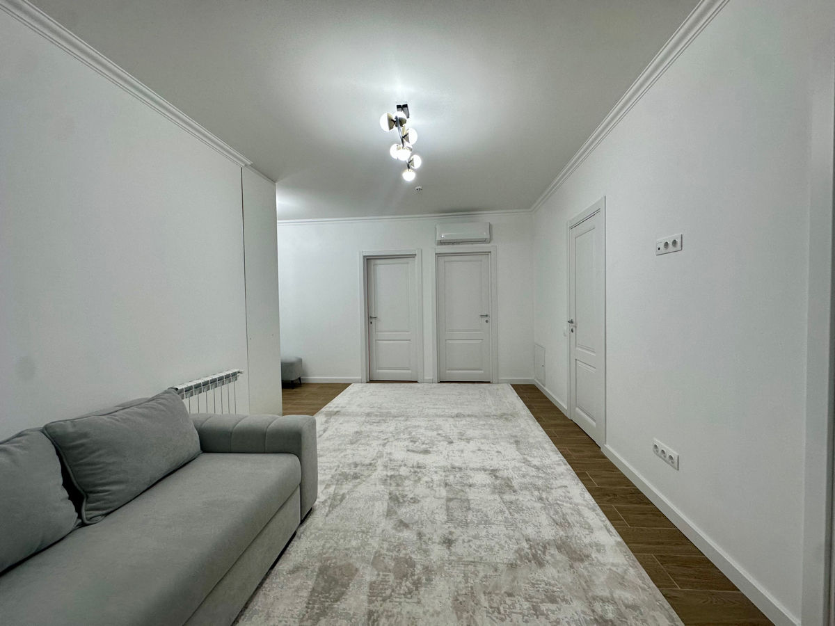 Apartament cu 2 camere, 80 m², Buiucani, Chișinău foto 2