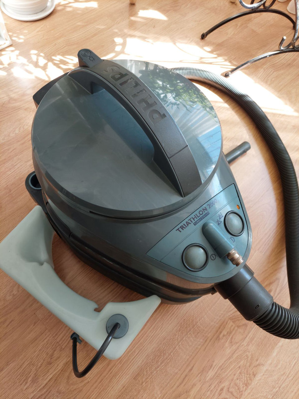 Моющий пылесос Philips Triathlon 2000 turbo system.
