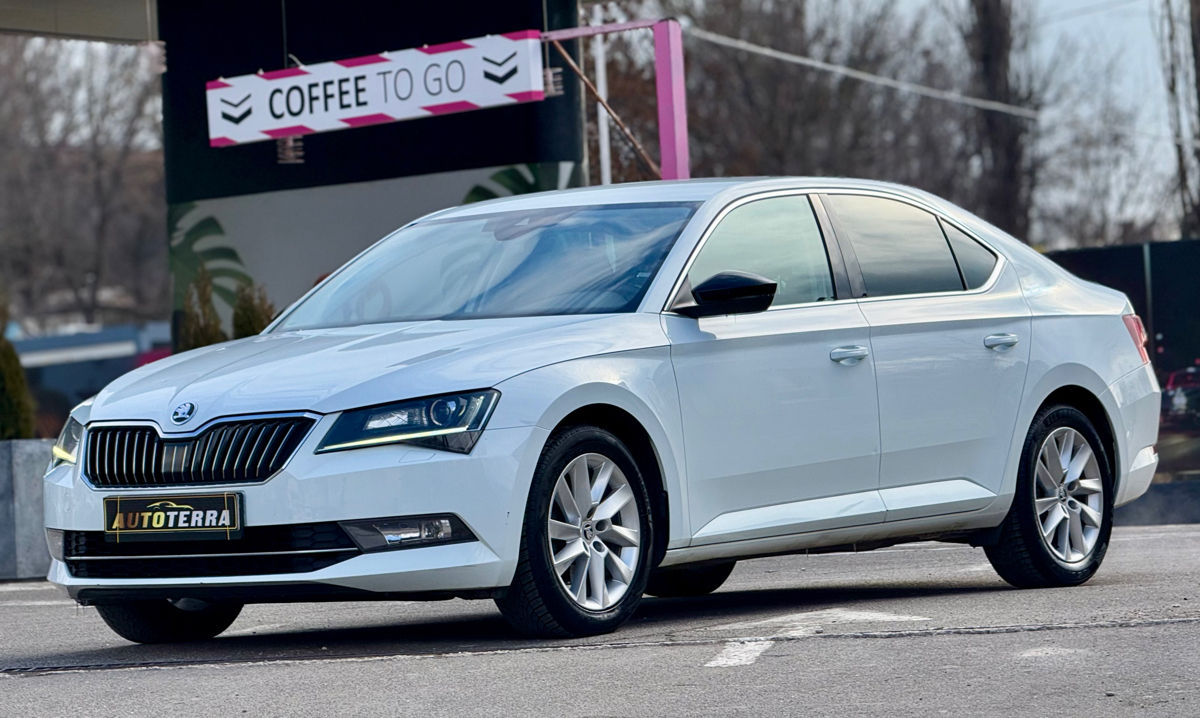 Skoda Superb foto 2