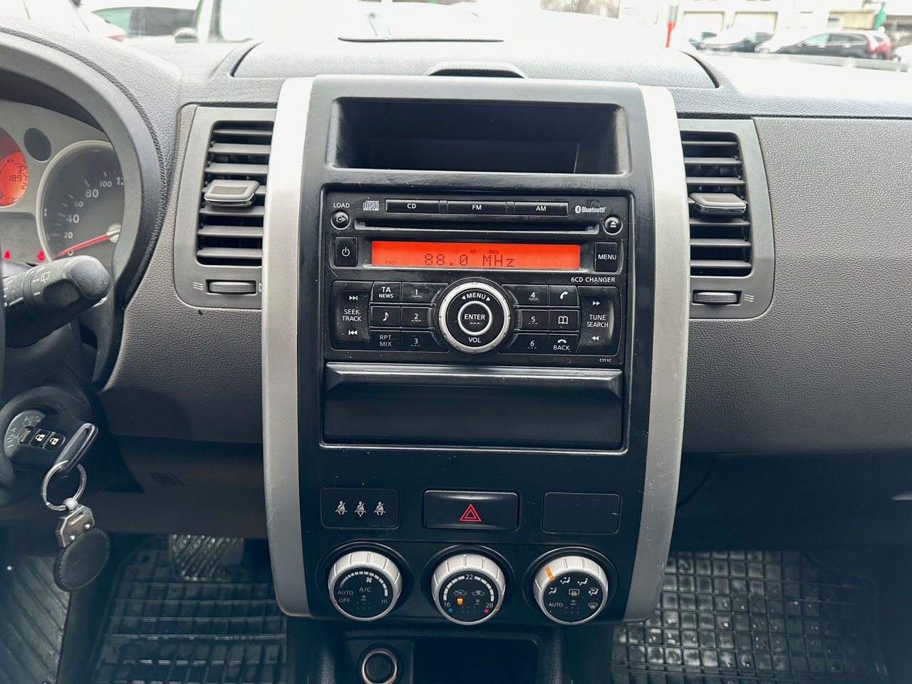 Nissan X-Trail foto 11