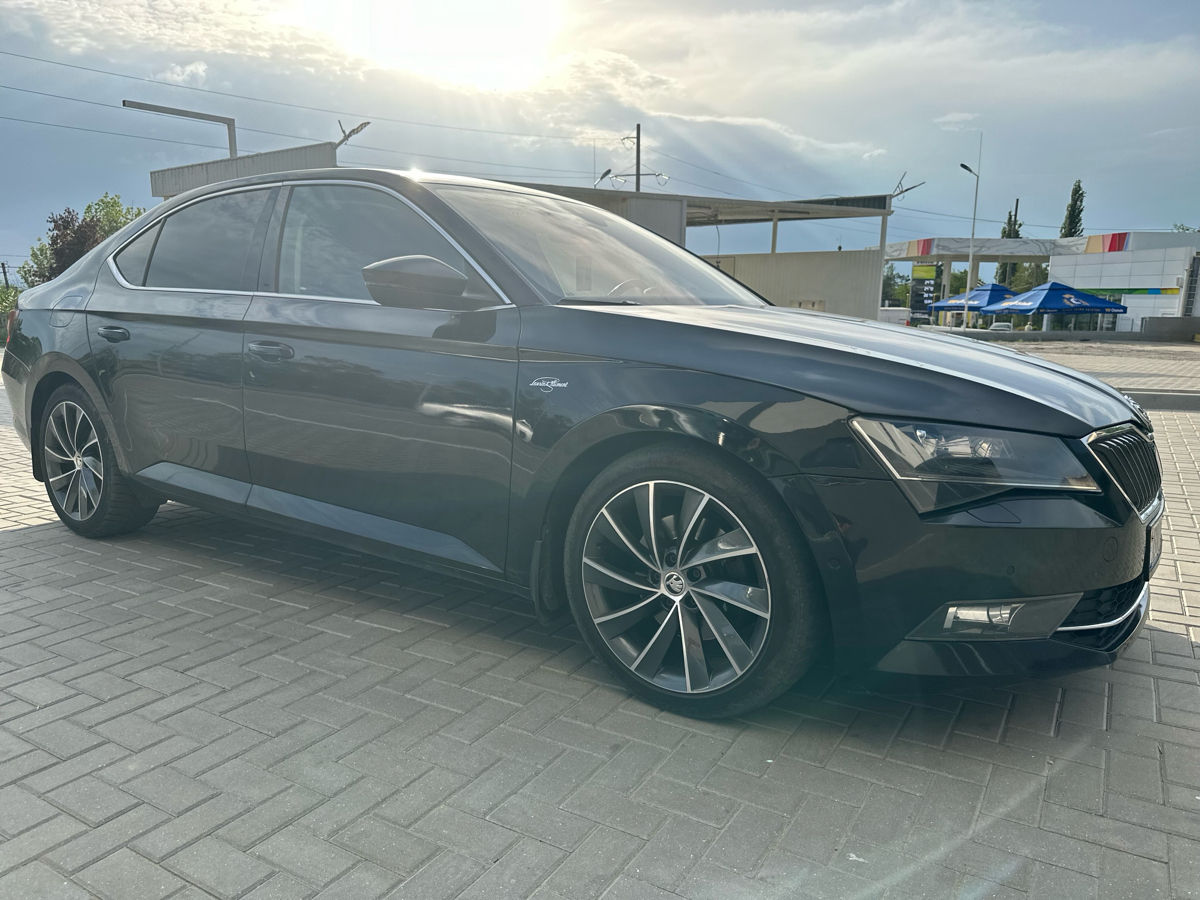 Skoda Superb foto 1