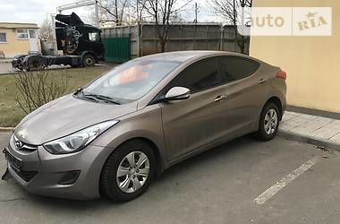 Hyundai Elantra foto 2