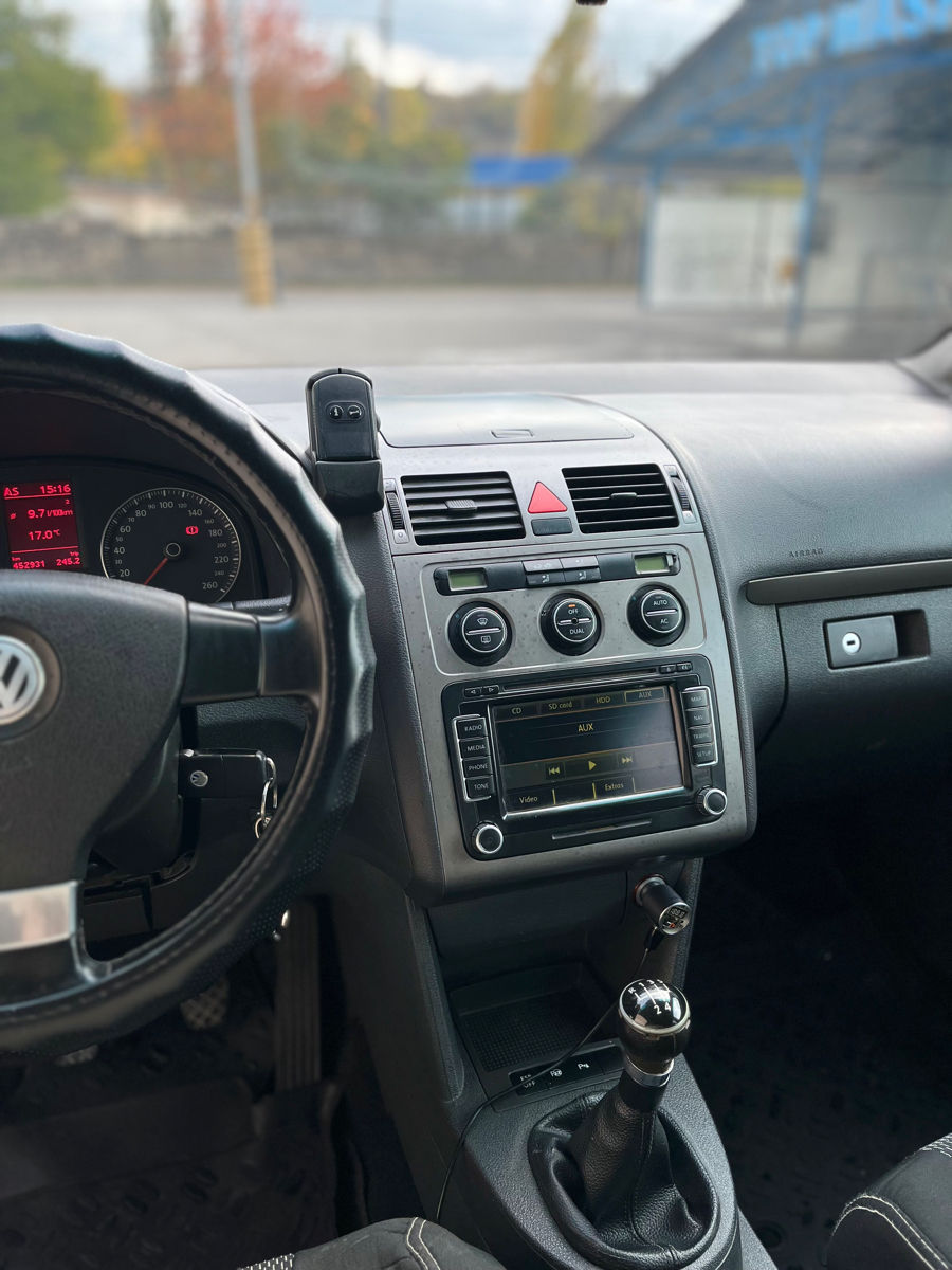 Volkswagen Touran 2008 г. с пробегом 452931 км, Газ / Бензин (пропан), 5500 €