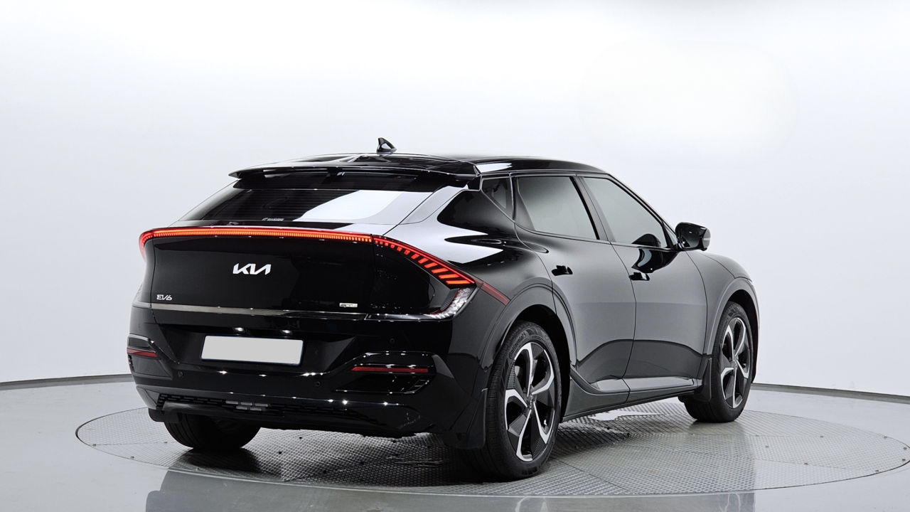 KIA EV6 фото 1