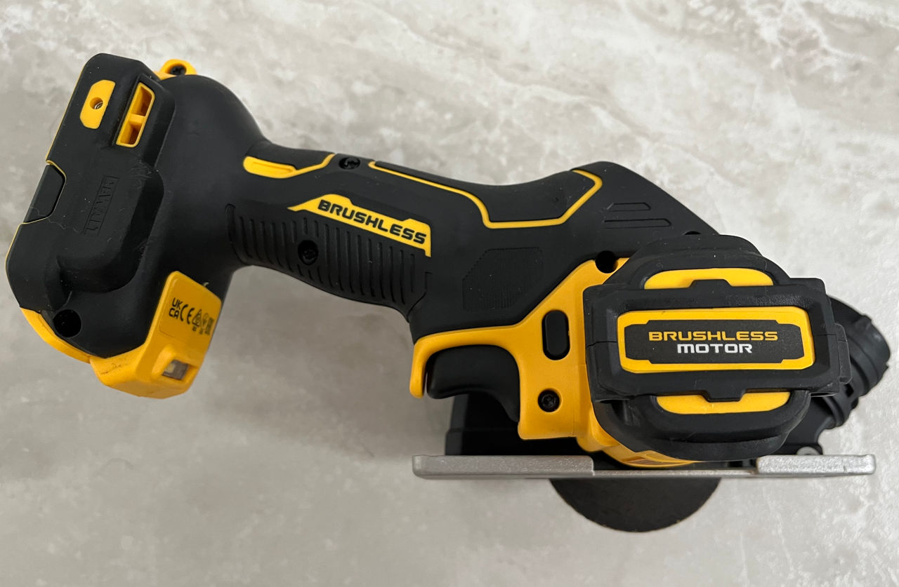 Аккумуляторная мини болгарка DeWALT DCS 438N