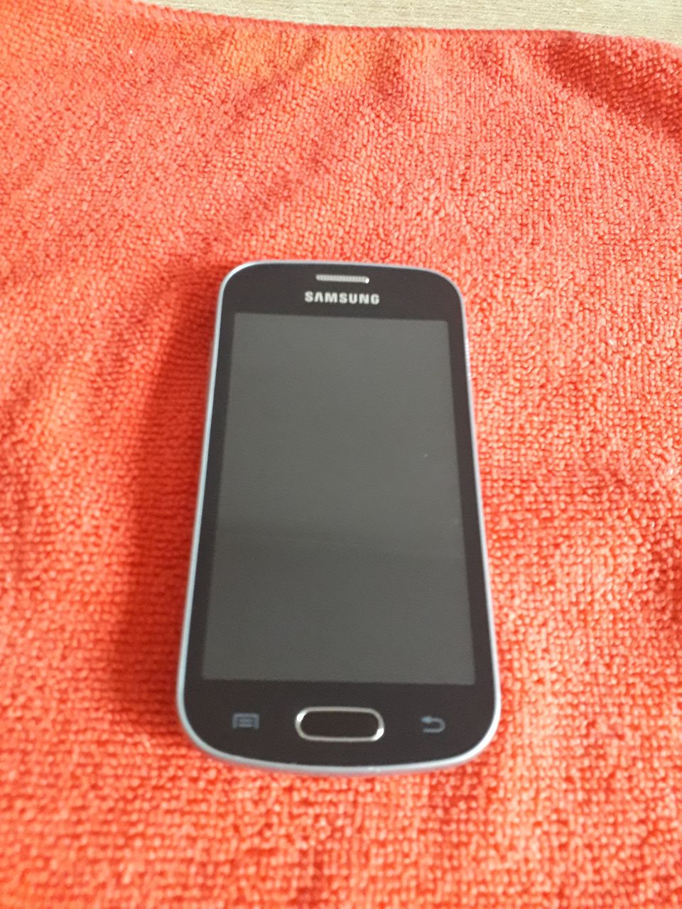 Samsung gt-s7390.