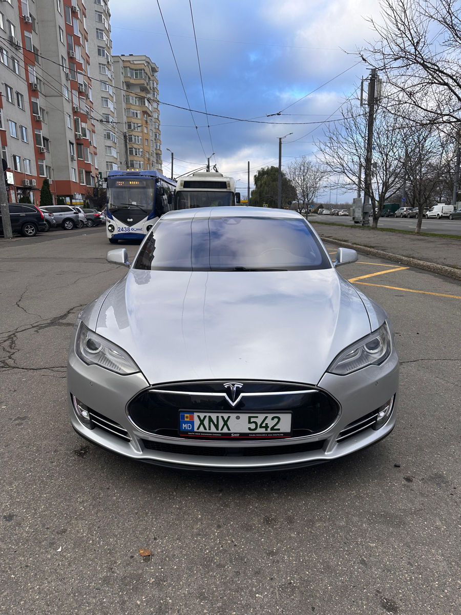 Tesla Model S 2015 г. с пробегом 150000 км, Электричество, 12500 €