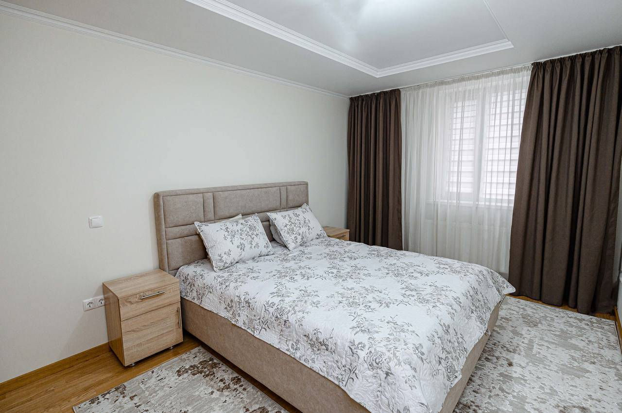 Apartament cu 3 camere, 70 m², Centru, Chișinău foto 0