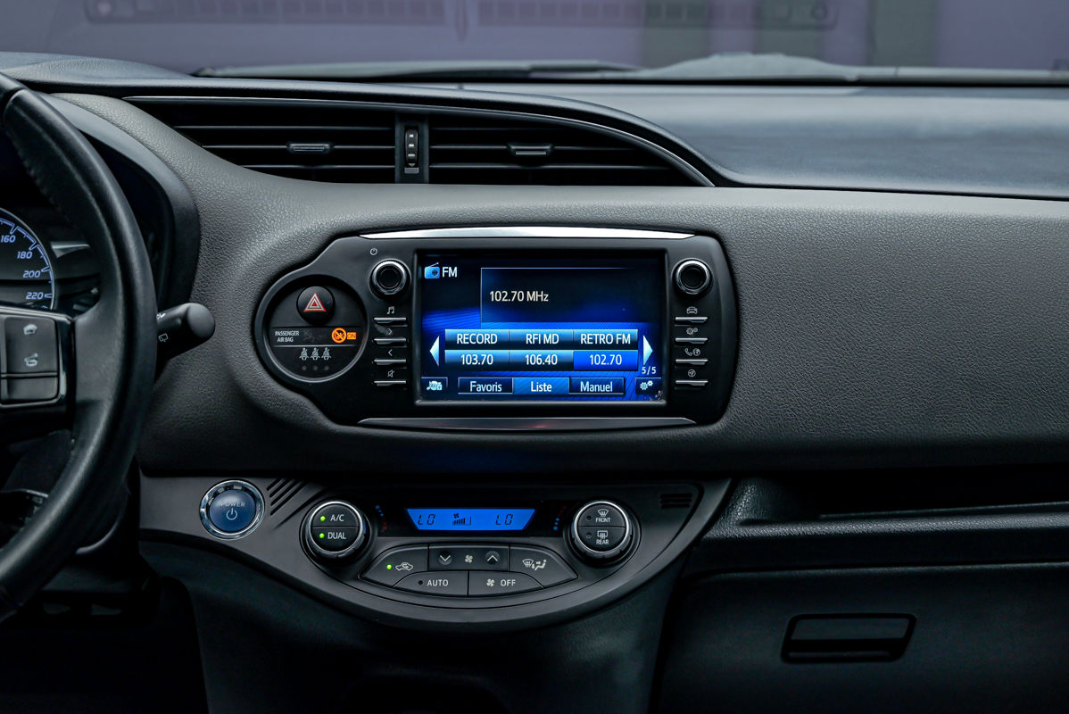 Toyota Yaris фото 11