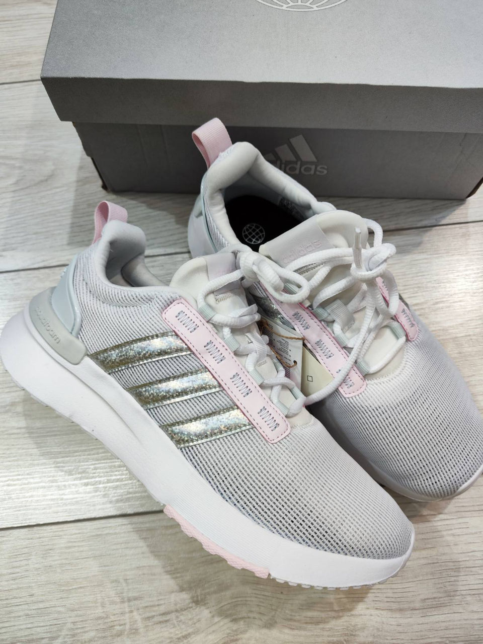 Кроссовки Adidas. Новые. 39,5 размер (25,5 см стелька) фото 0