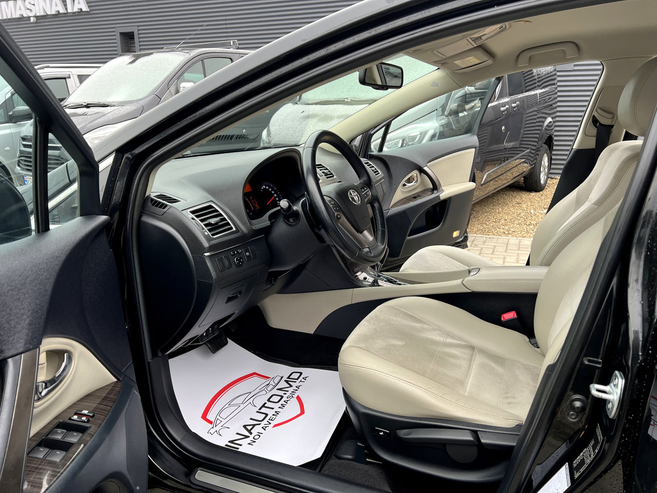 Toyota Avensis фото 4