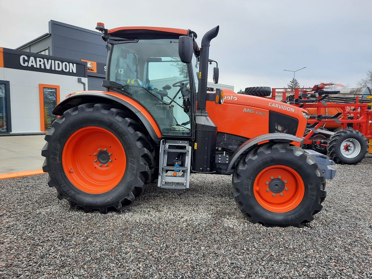 Трактор Kubota M6142 foto 7