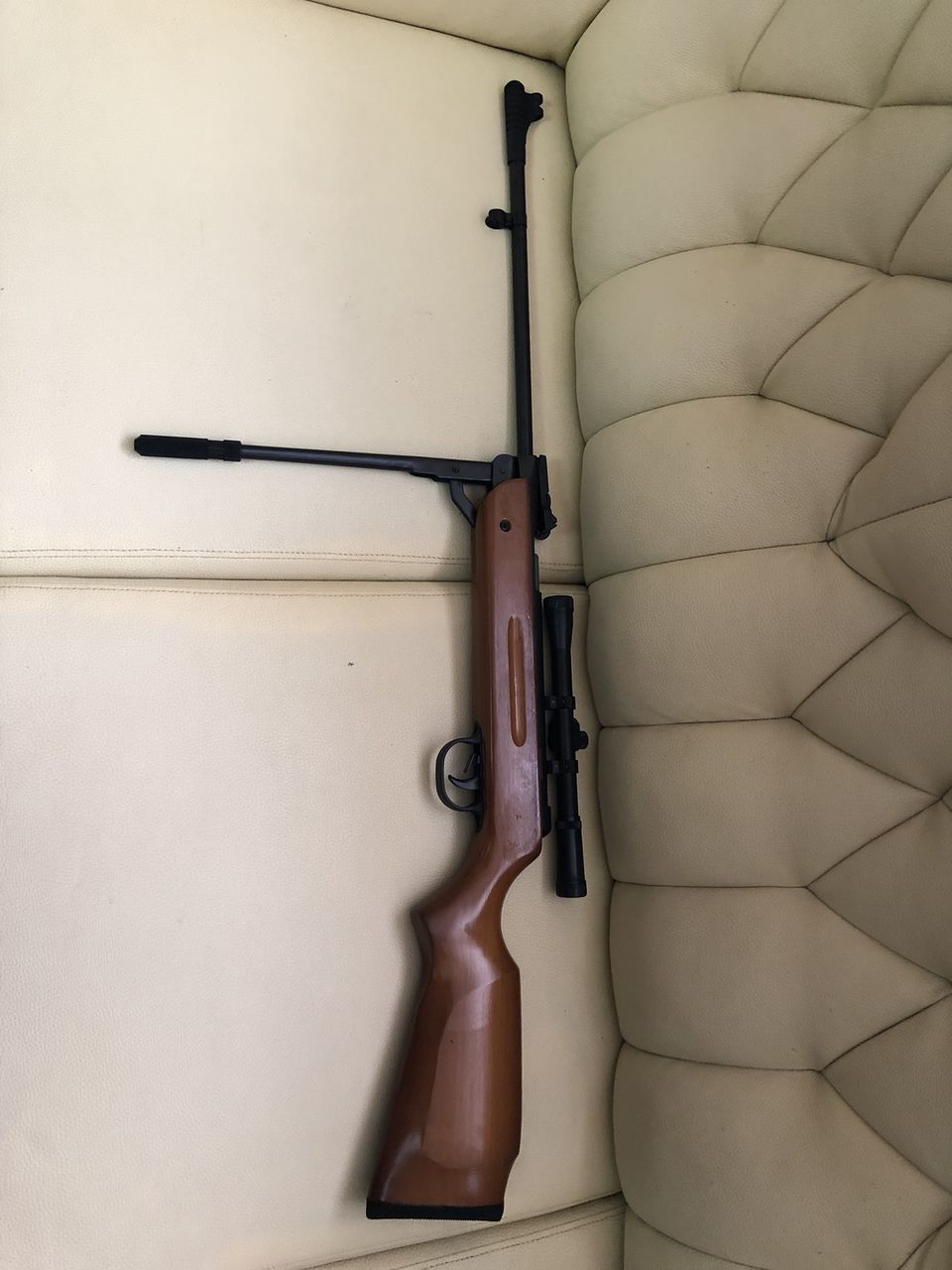 Продаю две воздушки новые с оптикой 125€(одна).