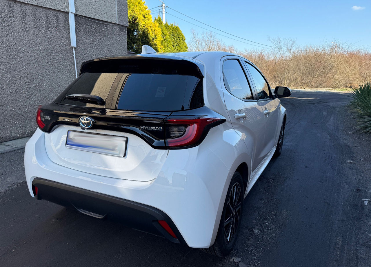 Toyota Yaris фото 7