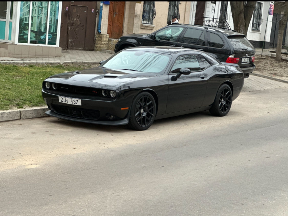 Dodge Challenger foto 1