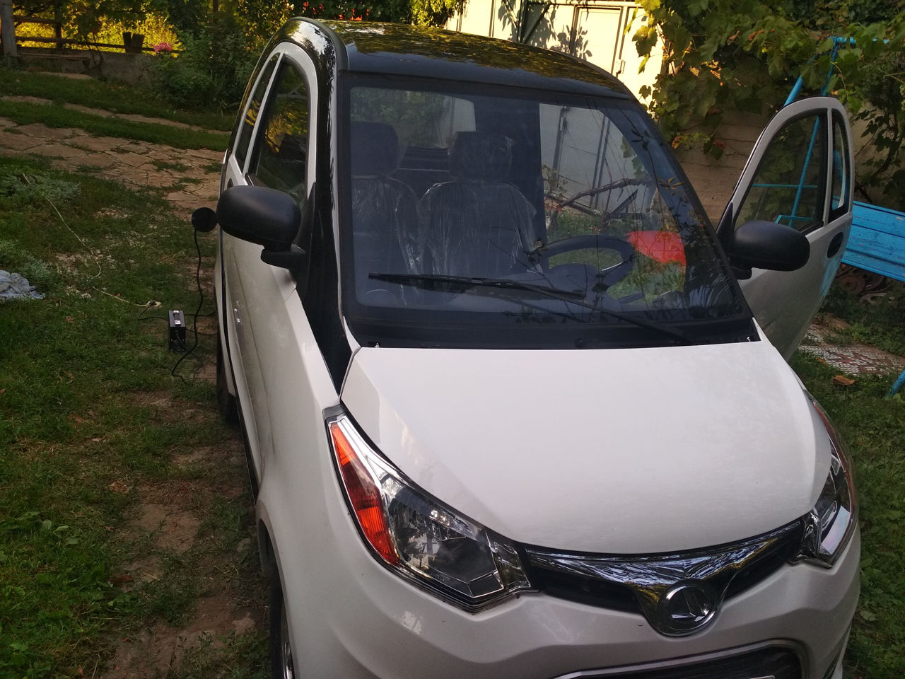Se vinde Electro mini masina cu 4 locuri parcurge 70km cu viteza de 50km/h foto 0