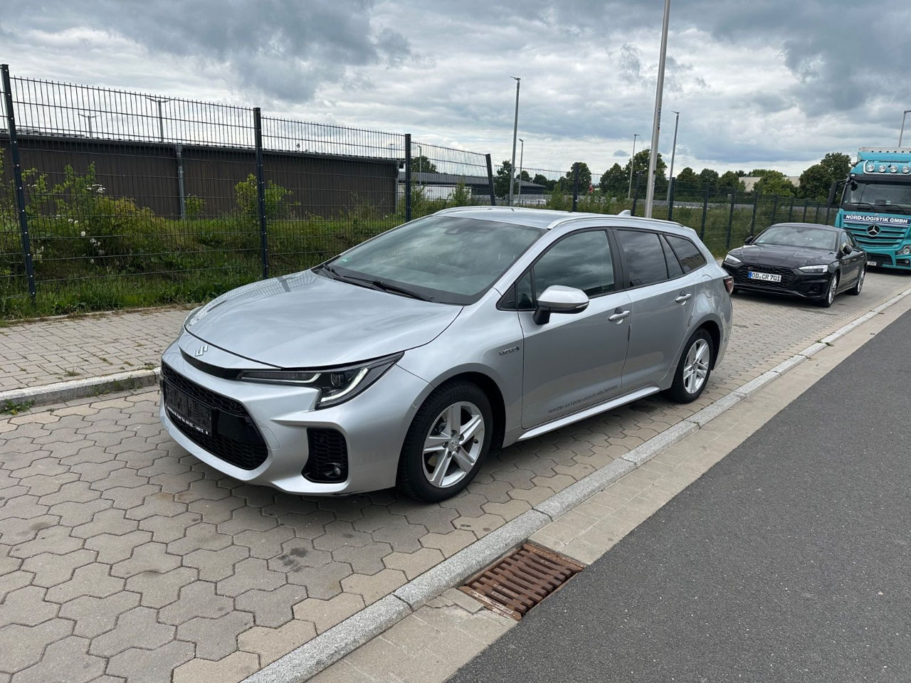 Suzuki Swace foto 2