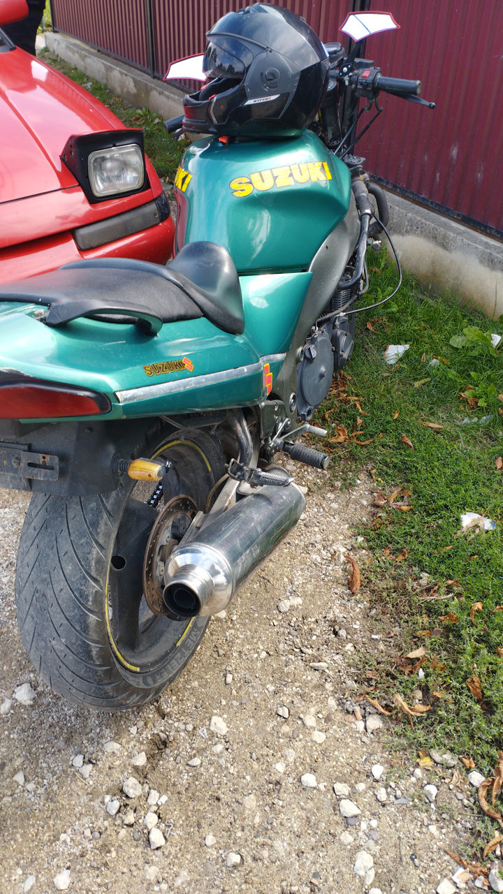 Suzuki Rf600