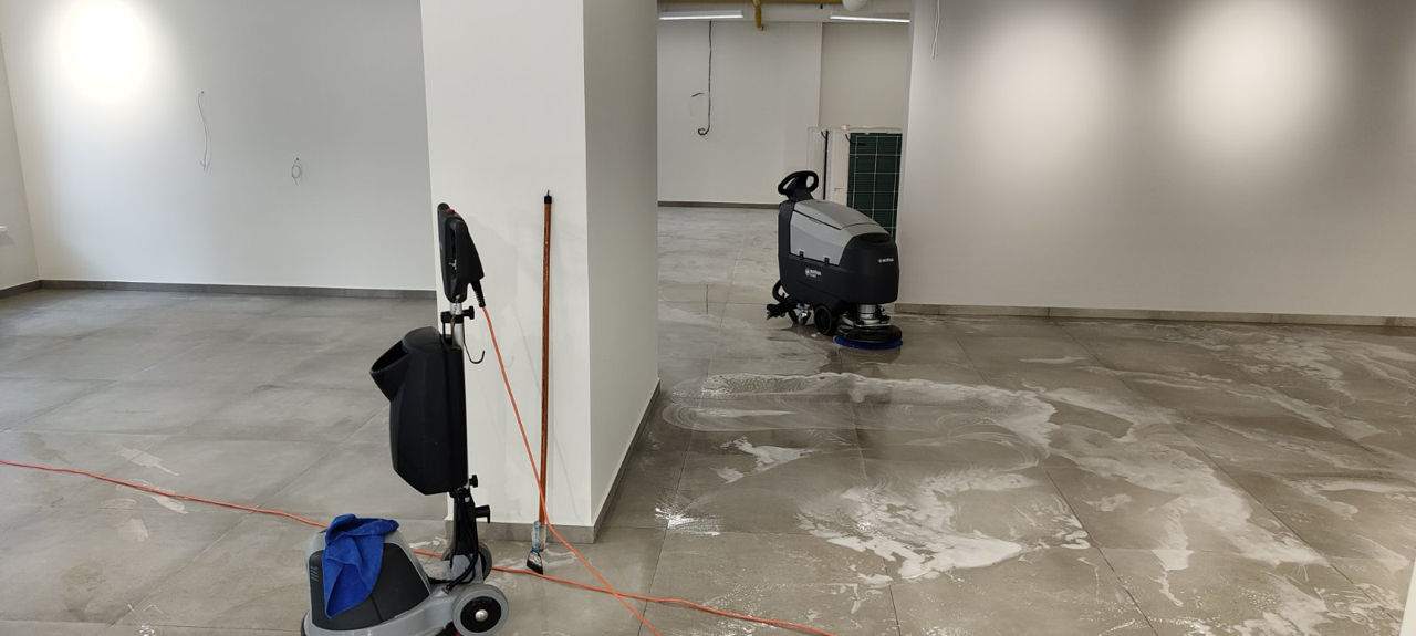 Servicii de curățare mecanizată a podelelor, pavajului, mochetei, etc. foto 4